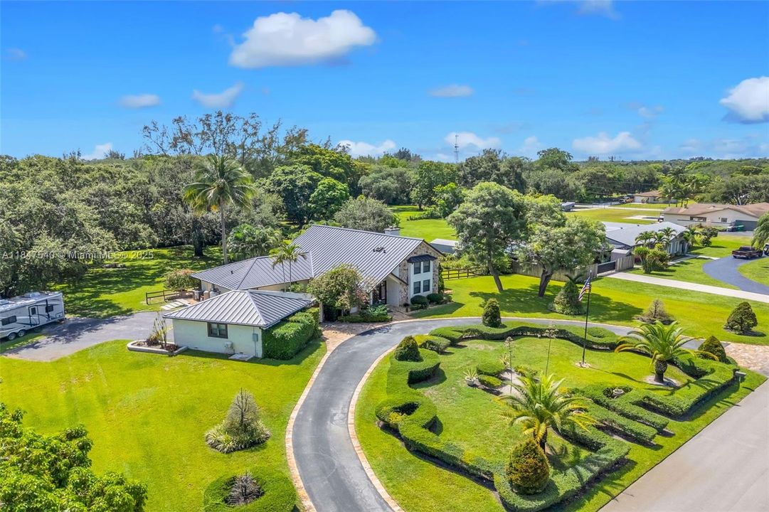 Недавно продано: $1,769,000 (4 спален, 3 ванн, 3288 Квадратных фут)