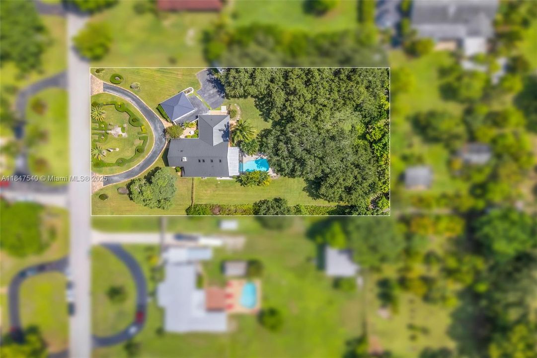 Недавно продано: $1,769,000 (4 спален, 3 ванн, 3288 Квадратных фут)