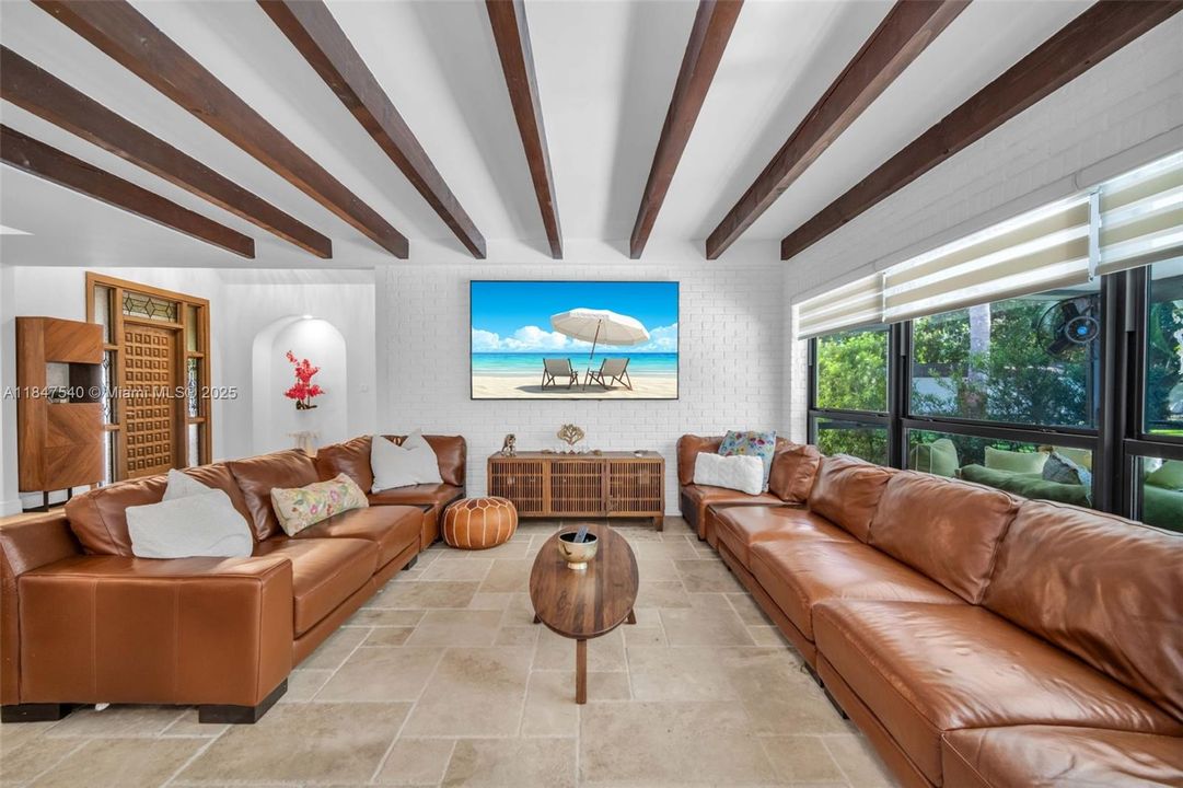 Недавно продано: $1,769,000 (4 спален, 3 ванн, 3288 Квадратных фут)