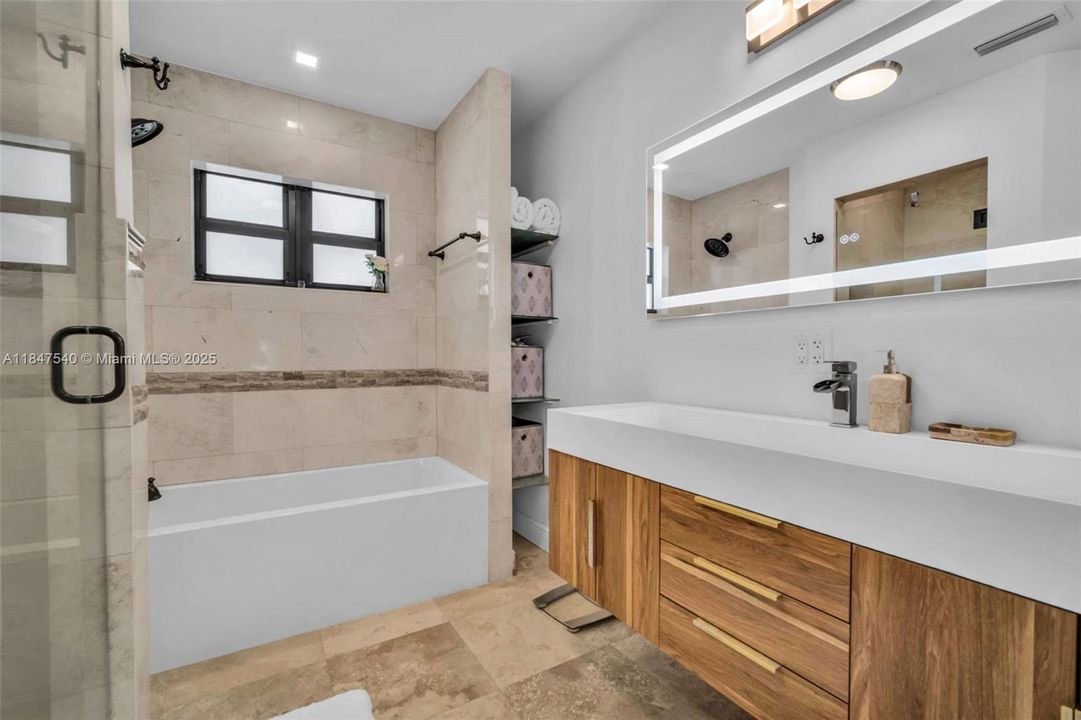 Недавно продано: $1,769,000 (4 спален, 3 ванн, 3288 Квадратных фут)