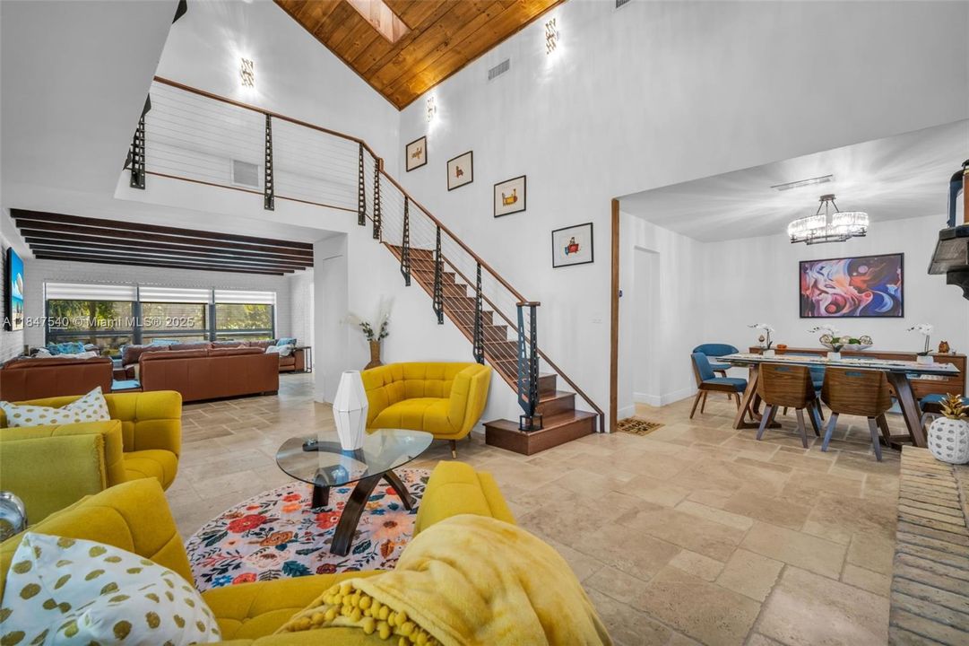 Недавно продано: $1,769,000 (4 спален, 3 ванн, 3288 Квадратных фут)