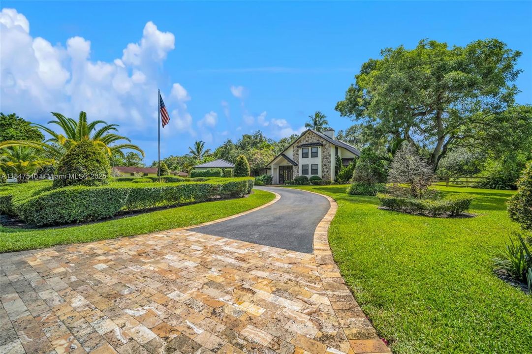 Недавно продано: $1,769,000 (4 спален, 3 ванн, 3288 Квадратных фут)