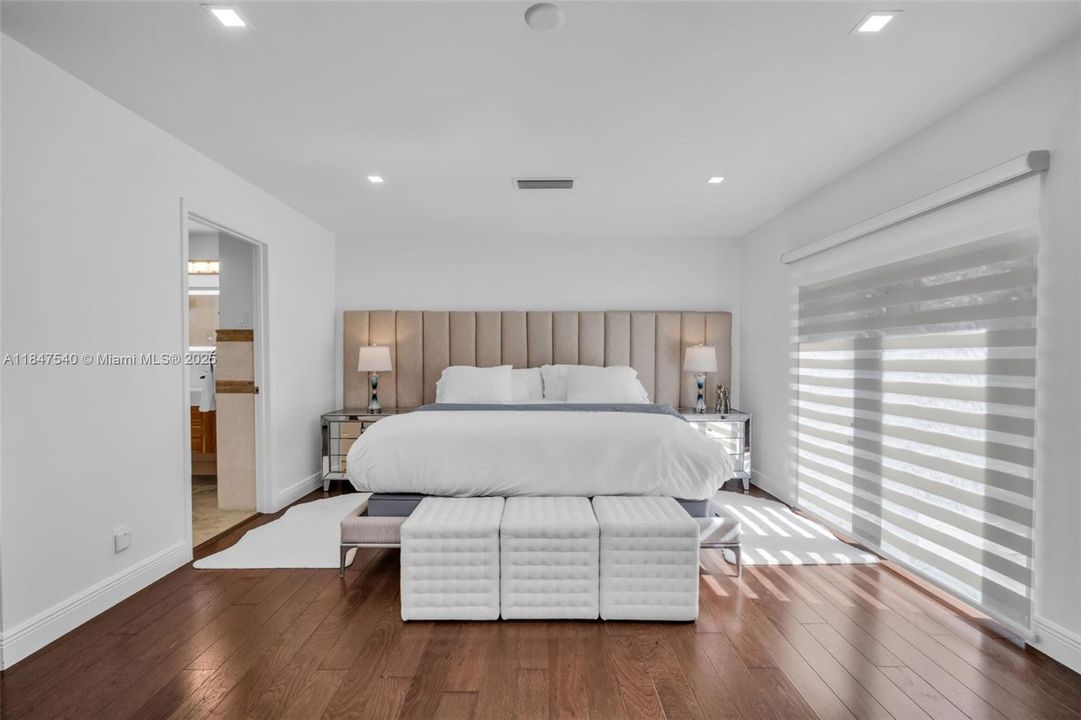 Недавно продано: $1,769,000 (4 спален, 3 ванн, 3288 Квадратных фут)