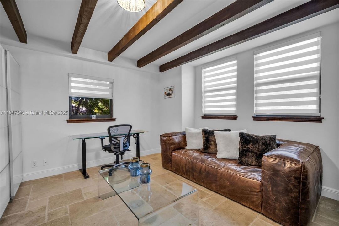 Недавно продано: $1,769,000 (4 спален, 3 ванн, 3288 Квадратных фут)