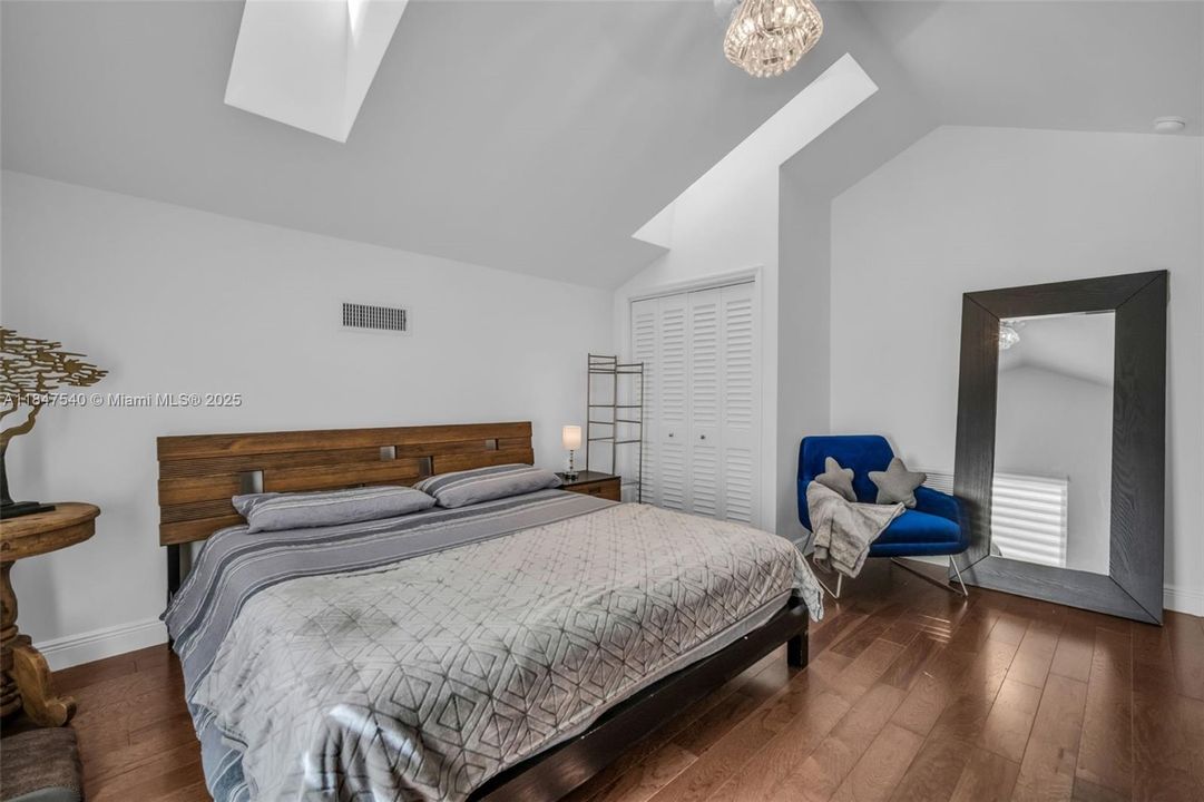 Недавно продано: $1,769,000 (4 спален, 3 ванн, 3288 Квадратных фут)