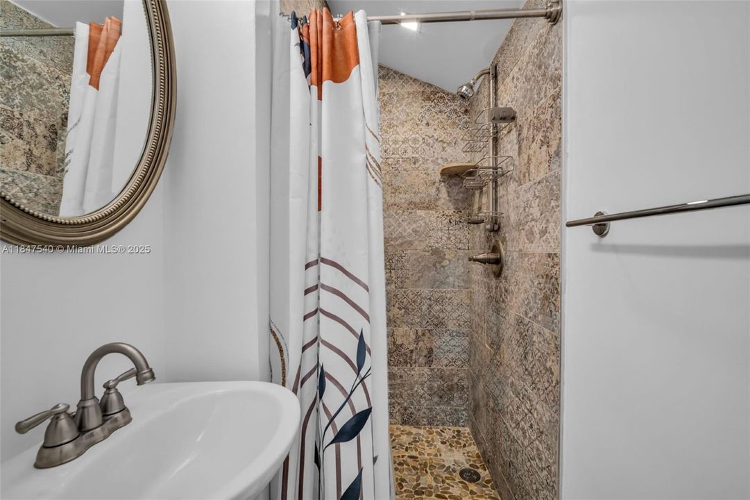 Недавно продано: $1,769,000 (4 спален, 3 ванн, 3288 Квадратных фут)