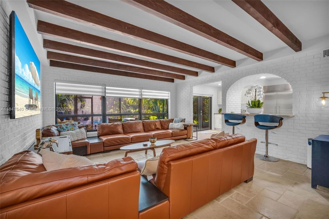 Недавно продано: $1,769,000 (4 спален, 3 ванн, 3288 Квадратных фут)