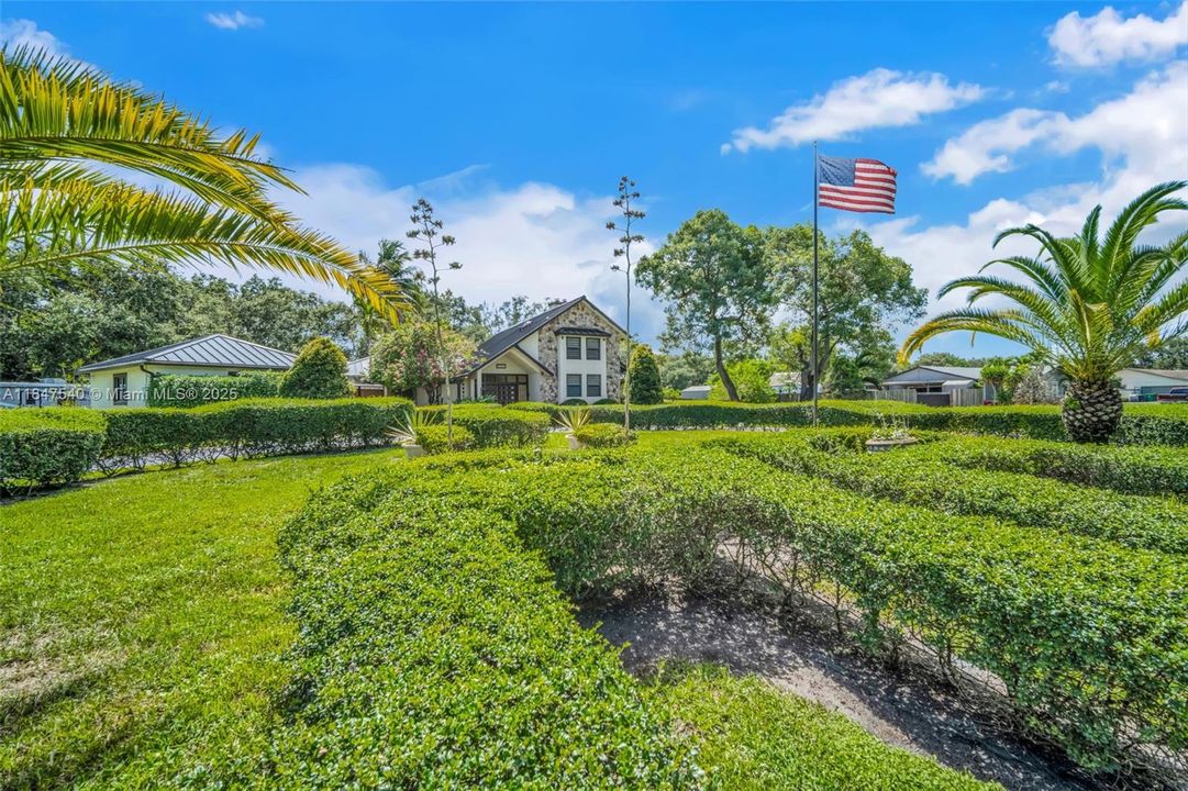 Недавно продано: $1,769,000 (4 спален, 3 ванн, 3288 Квадратных фут)