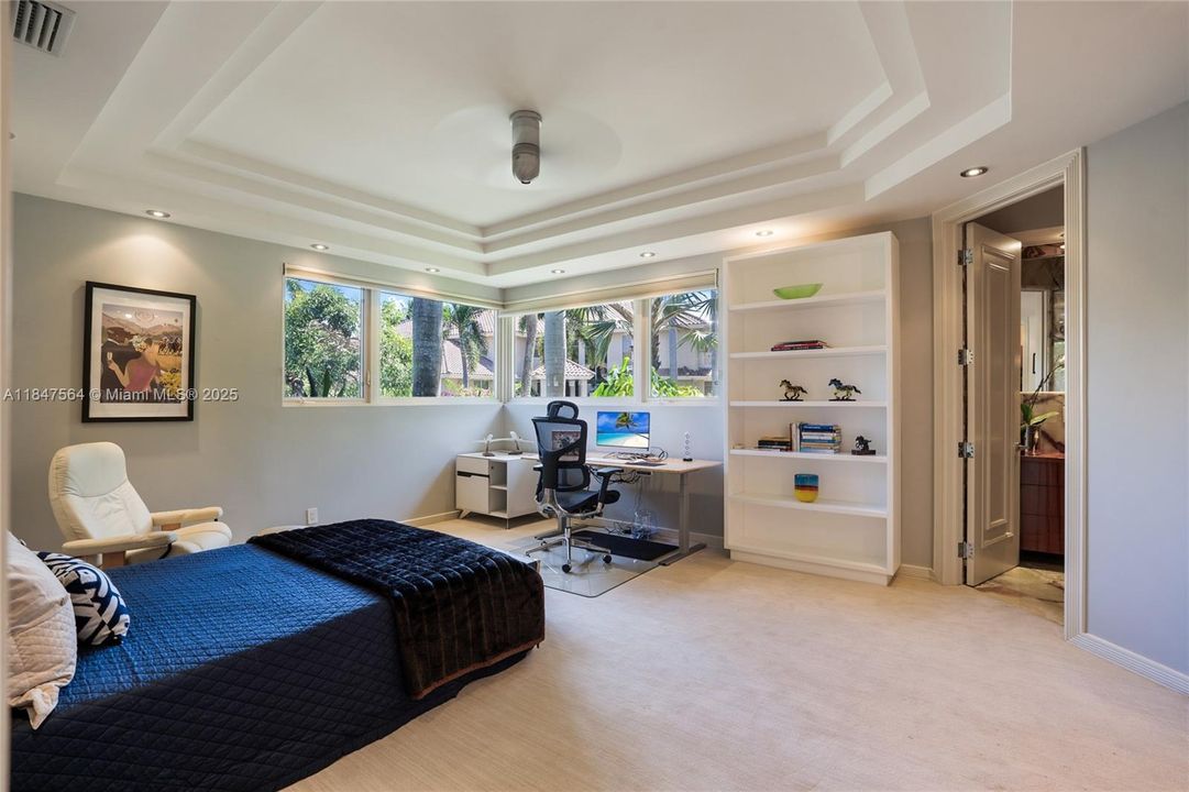 For Sale: $4,450,000 (5 beds, 4 baths, 6680 Square Feet)