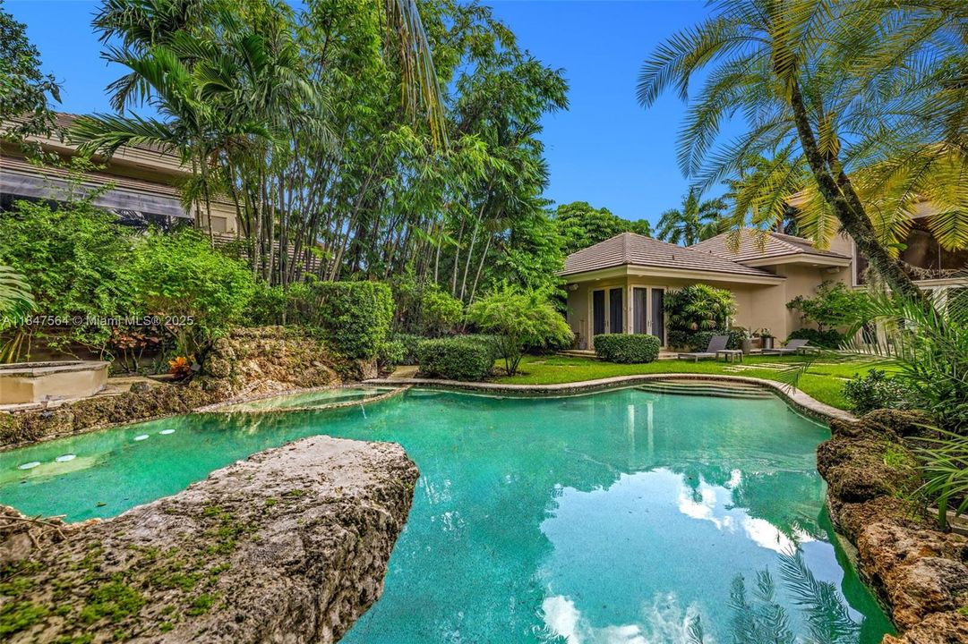 For Sale: $4,450,000 (5 beds, 4 baths, 6680 Square Feet)