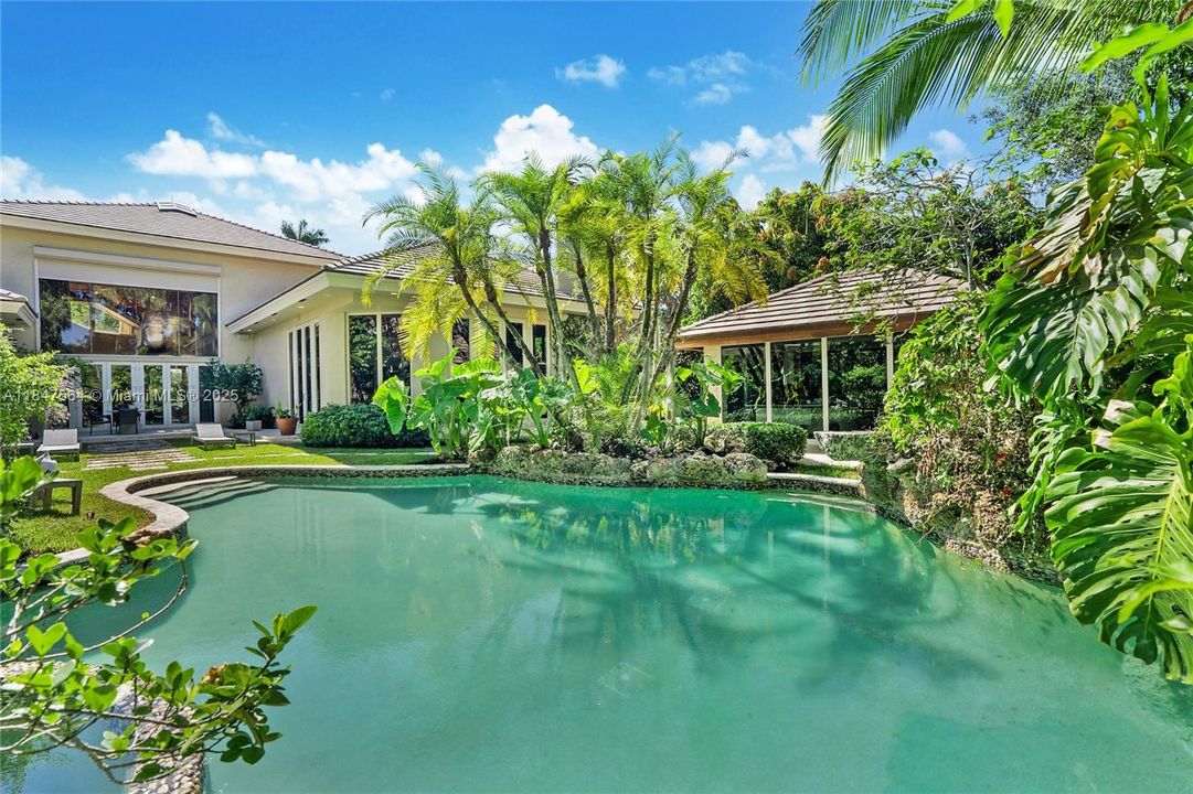 For Sale: $4,450,000 (5 beds, 4 baths, 6680 Square Feet)