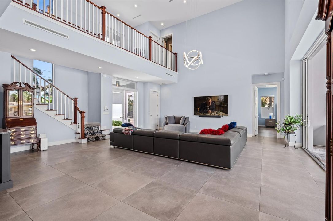 mls_LIVING_LEFT_DT