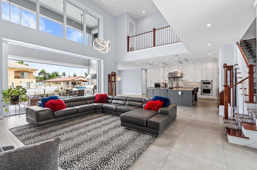 mls_LIVING_ROOM_WIDE_DT