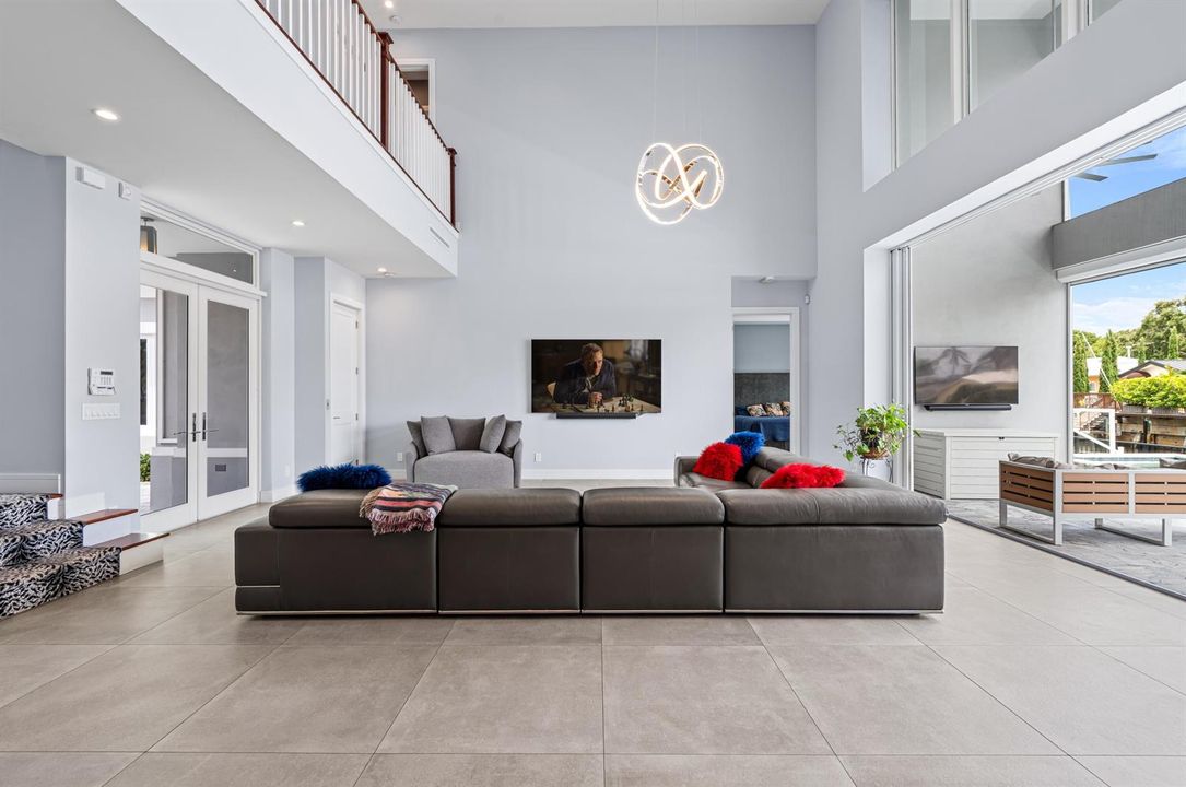 mls_LIVING_STRAIGHT_2_DT