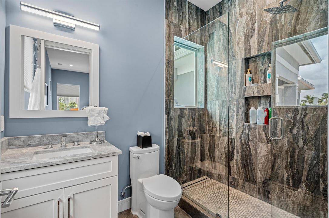 mls_BATHROOM_2_DT