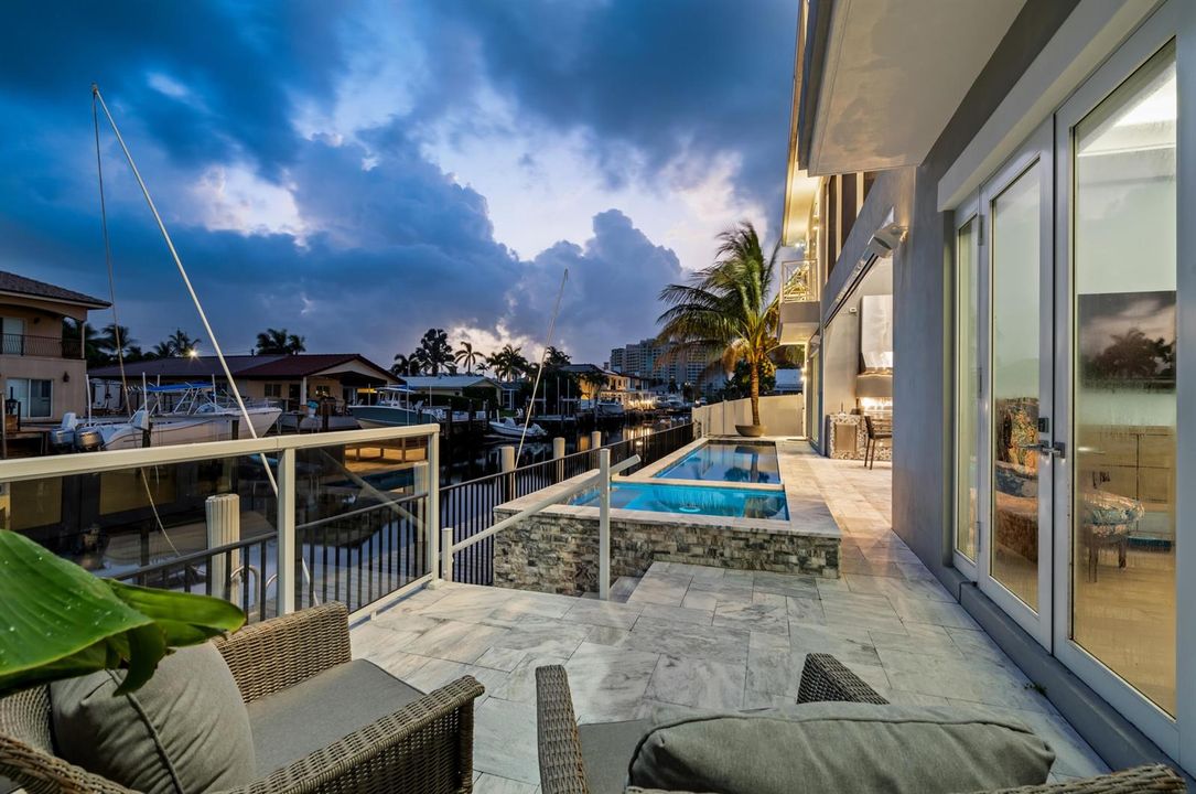 mls_POOL_SEATING_SUNRISE_DT