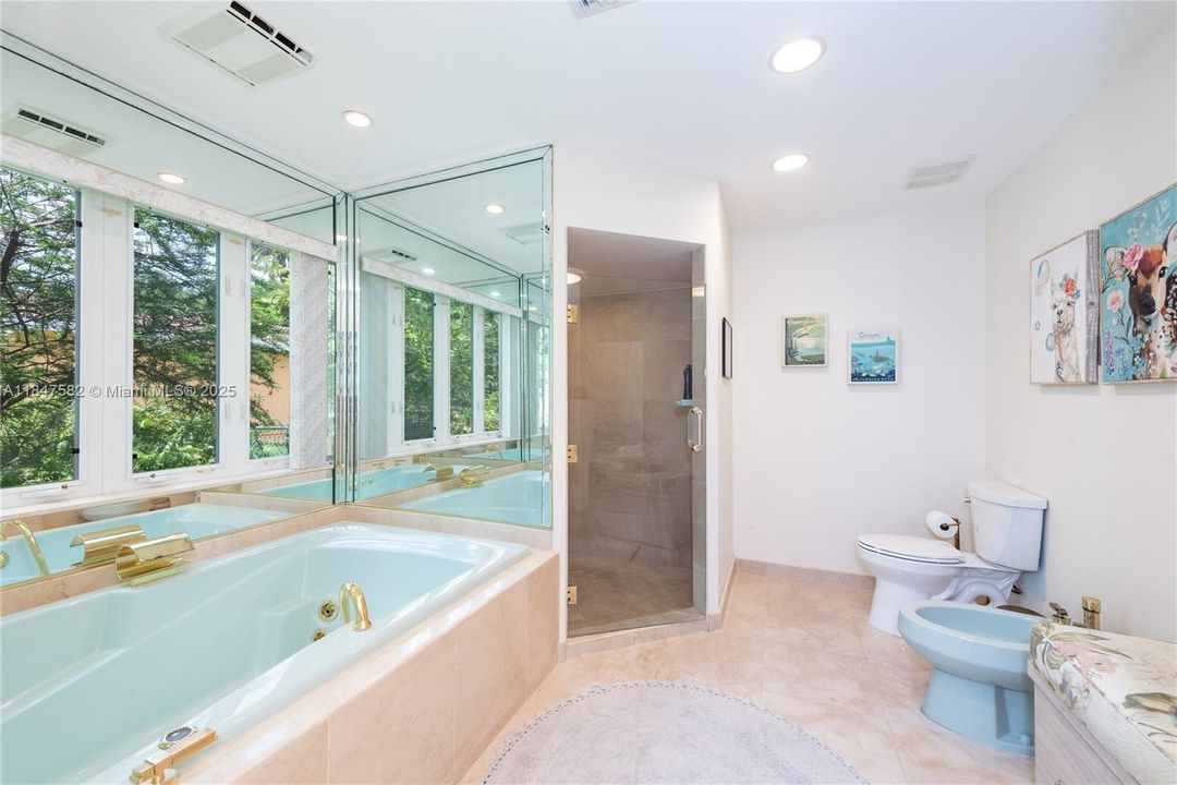 На продажу: $2,149,000 (5 спален, 4 ванн, 4001 Квадратных фут)