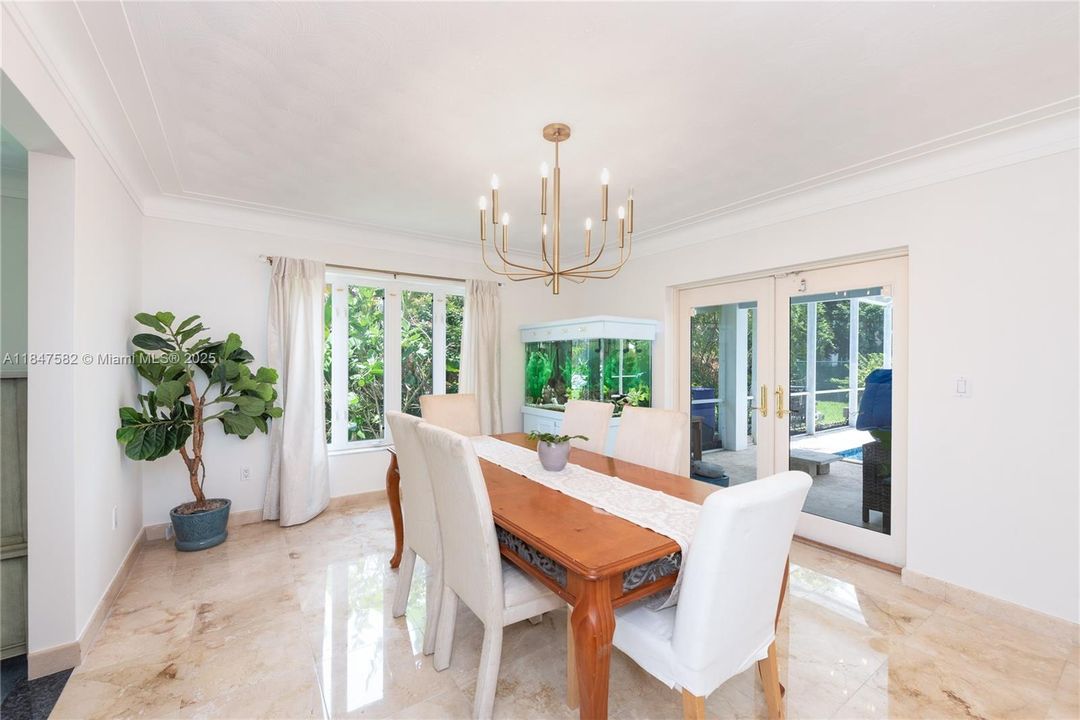 На продажу: $2,149,000 (5 спален, 4 ванн, 4001 Квадратных фут)