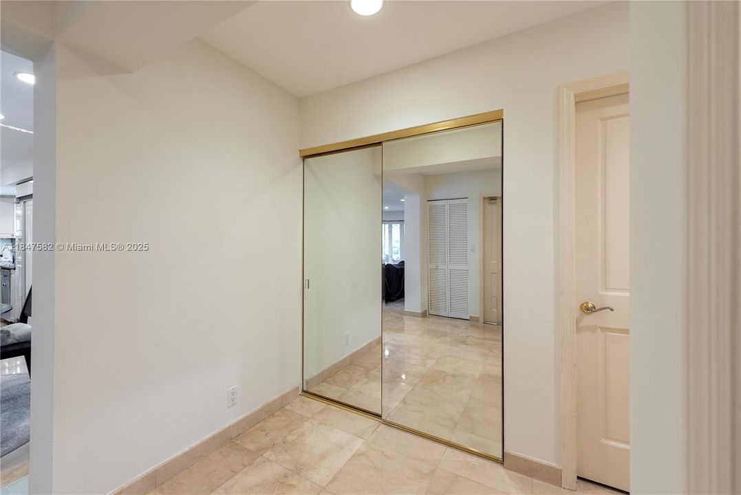 На продажу: $2,149,000 (5 спален, 4 ванн, 4001 Квадратных фут)