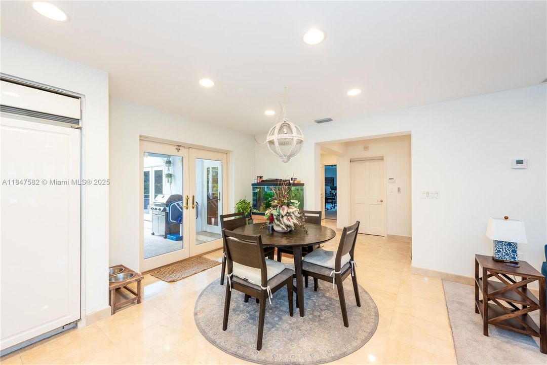 На продажу: $2,149,000 (5 спален, 4 ванн, 4001 Квадратных фут)