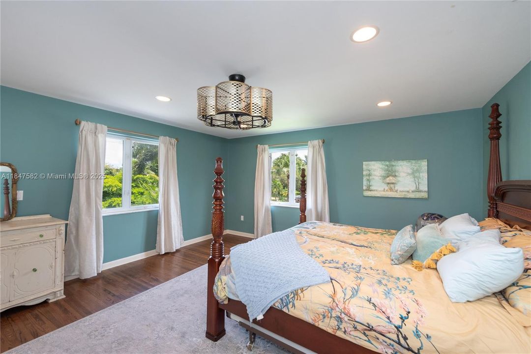 На продажу: $2,149,000 (5 спален, 4 ванн, 4001 Квадратных фут)