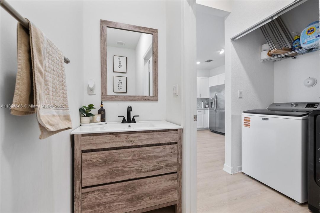 Под контрактом: $4,500 (4 спален, 2 ванн, 1587 Квадратных фут)