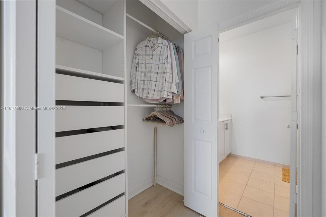 Под контрактом: $4,500 (4 спален, 2 ванн, 1587 Квадратных фут)