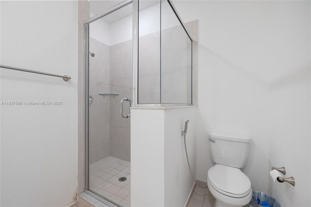 Под контрактом: $4,500 (4 спален, 2 ванн, 1587 Квадратных фут)