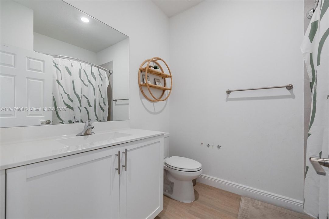 Под контрактом: $4,500 (4 спален, 2 ванн, 1587 Квадратных фут)