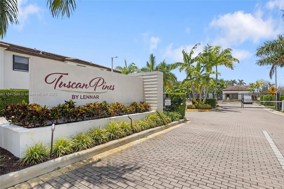 Под контрактом: $4,500 (4 спален, 2 ванн, 1587 Квадратных фут)