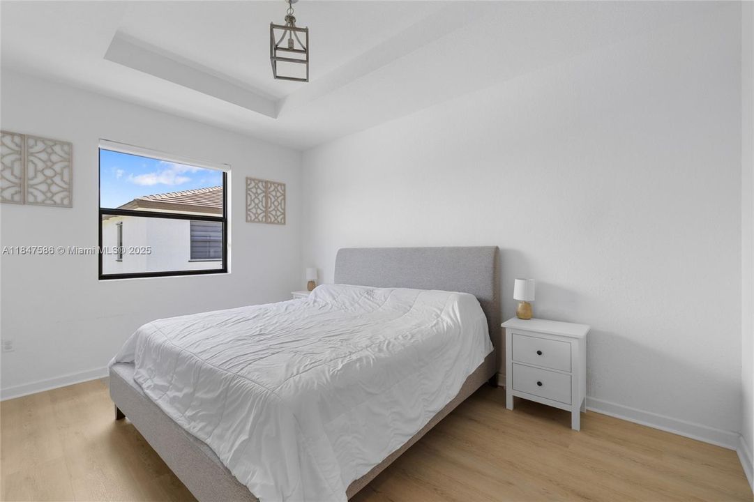 Под контрактом: $4,500 (4 спален, 2 ванн, 1587 Квадратных фут)