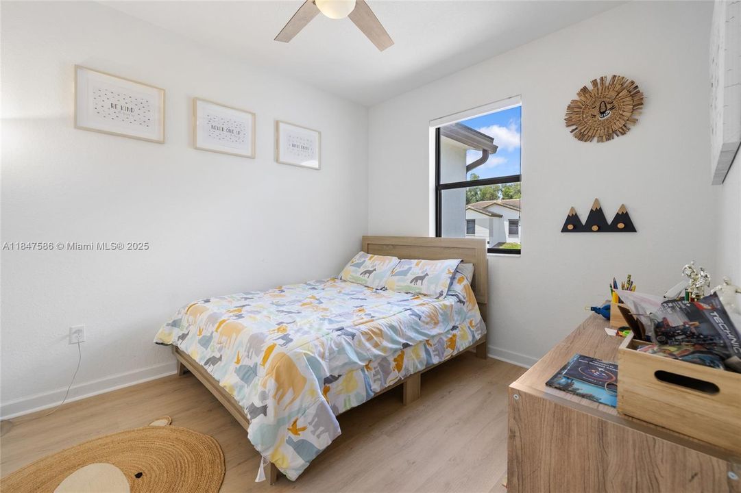 Под контрактом: $4,500 (4 спален, 2 ванн, 1587 Квадратных фут)