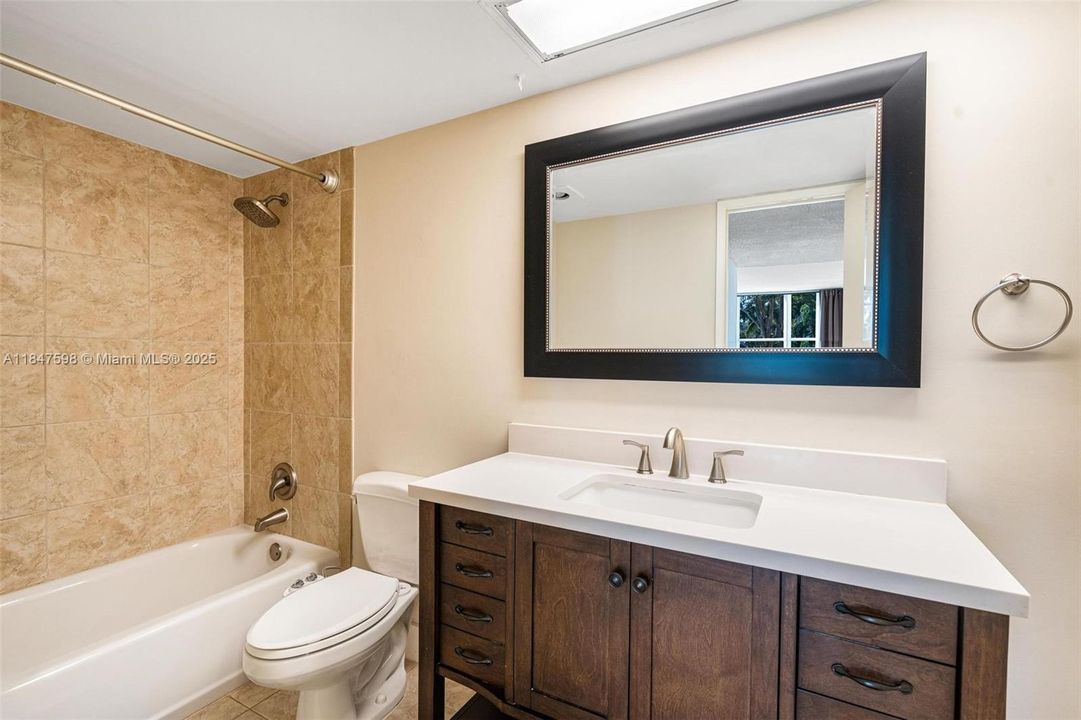 For Sale: $260,000 (1 beds, 1 baths, 900 Square Feet)