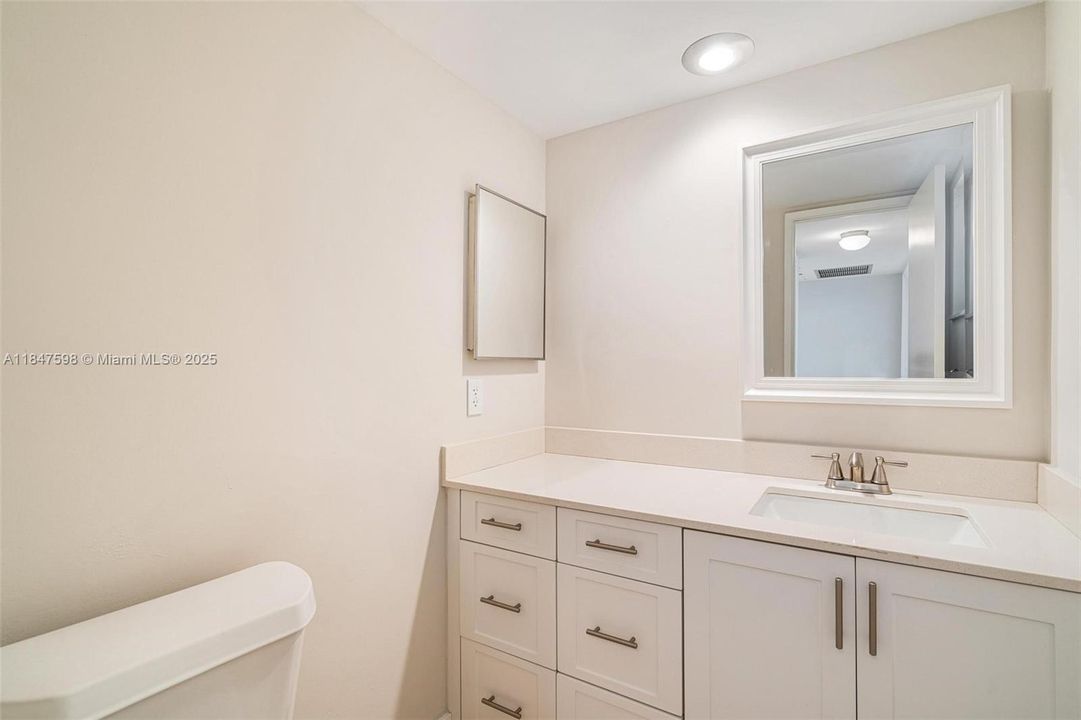 For Sale: $260,000 (1 beds, 1 baths, 900 Square Feet)