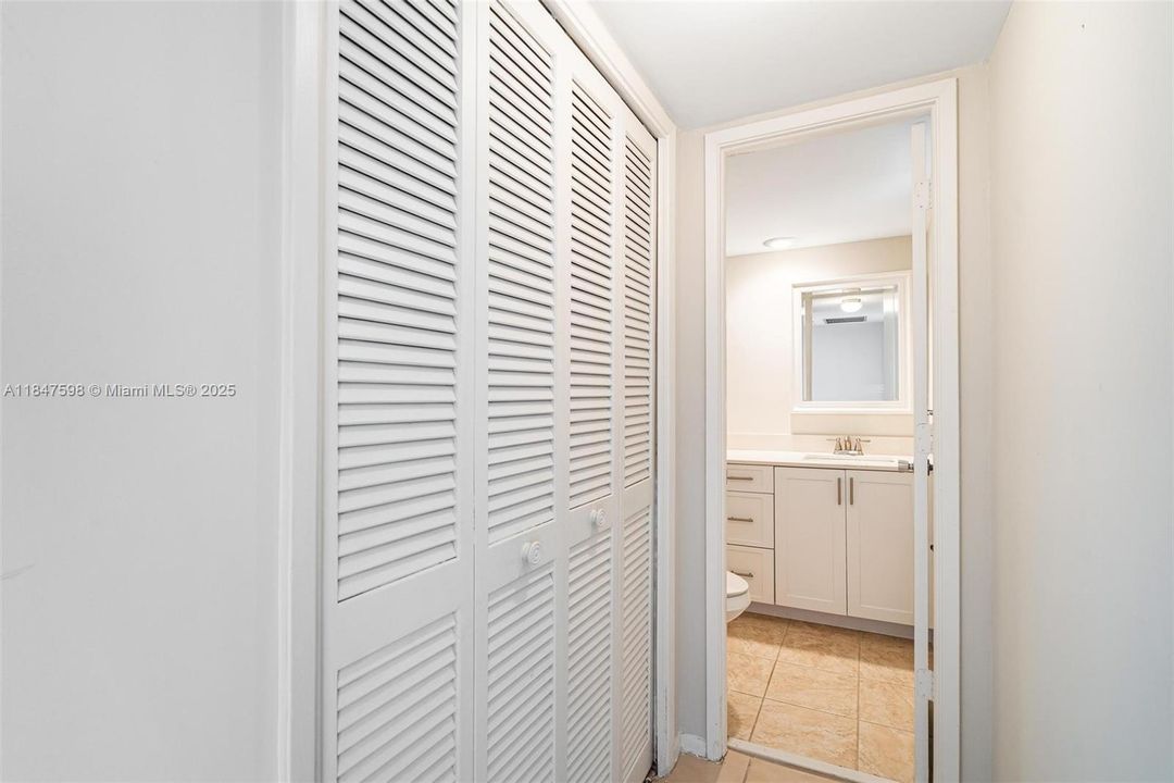 For Sale: $260,000 (1 beds, 1 baths, 900 Square Feet)