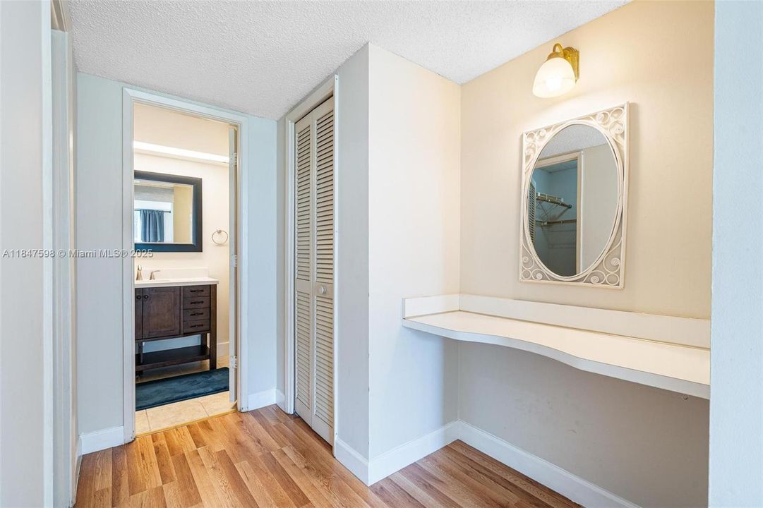 For Sale: $260,000 (1 beds, 1 baths, 900 Square Feet)