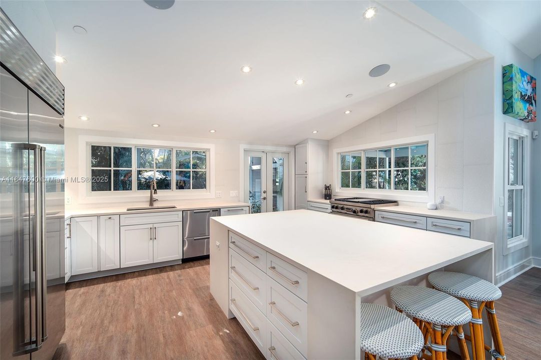 For Sale: $3,595,000 (5 beds, 4 baths, 2721 Square Feet)