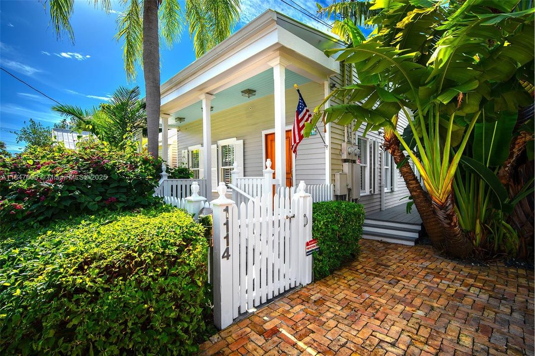 For Sale: $3,595,000 (5 beds, 4 baths, 2721 Square Feet)