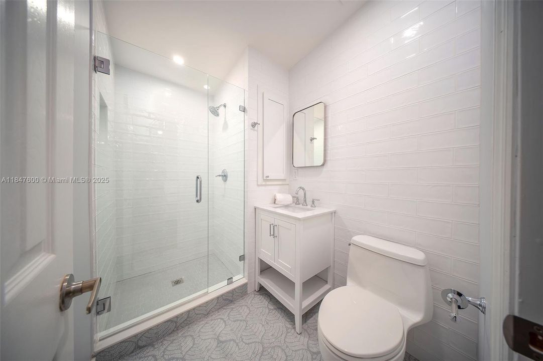 For Sale: $3,595,000 (5 beds, 4 baths, 2721 Square Feet)