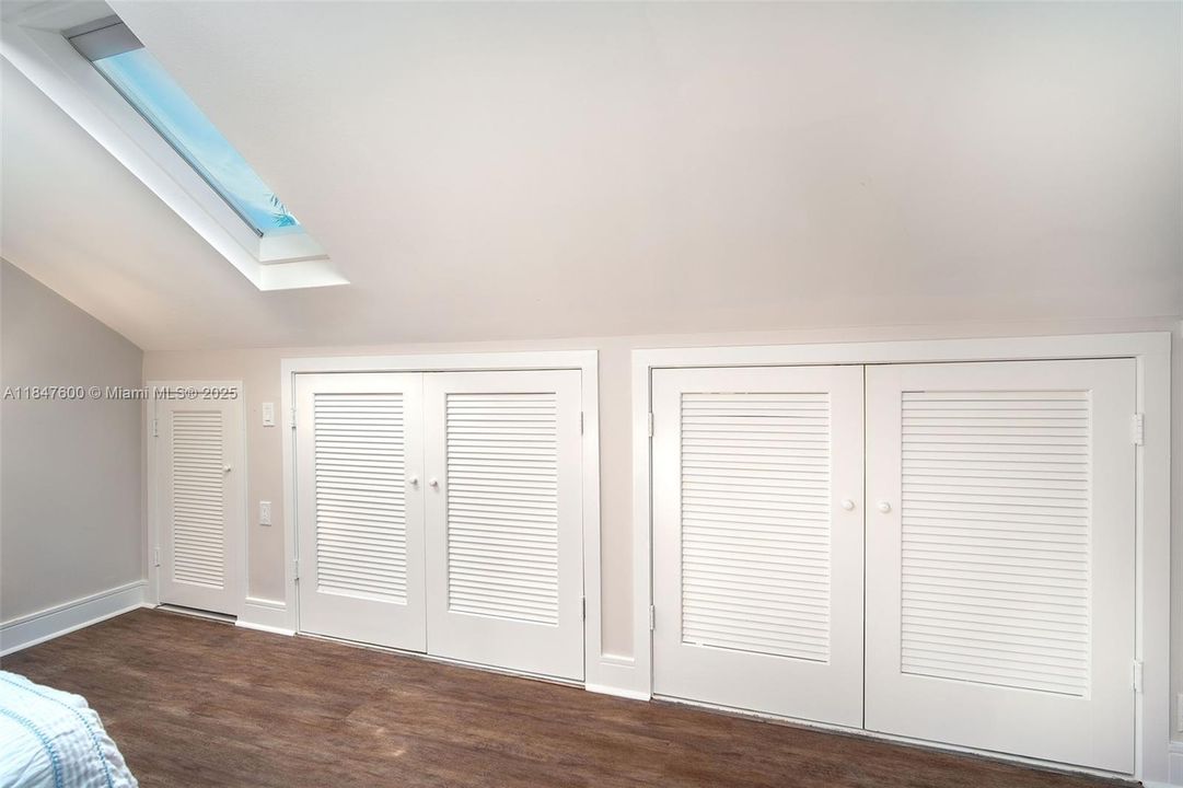 For Sale: $3,595,000 (5 beds, 4 baths, 2721 Square Feet)