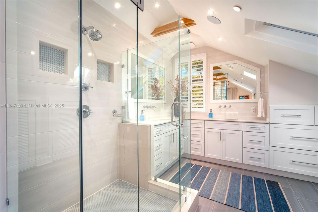 For Sale: $3,595,000 (5 beds, 4 baths, 2721 Square Feet)