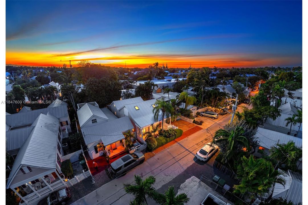 For Sale: $3,595,000 (5 beds, 4 baths, 2721 Square Feet)