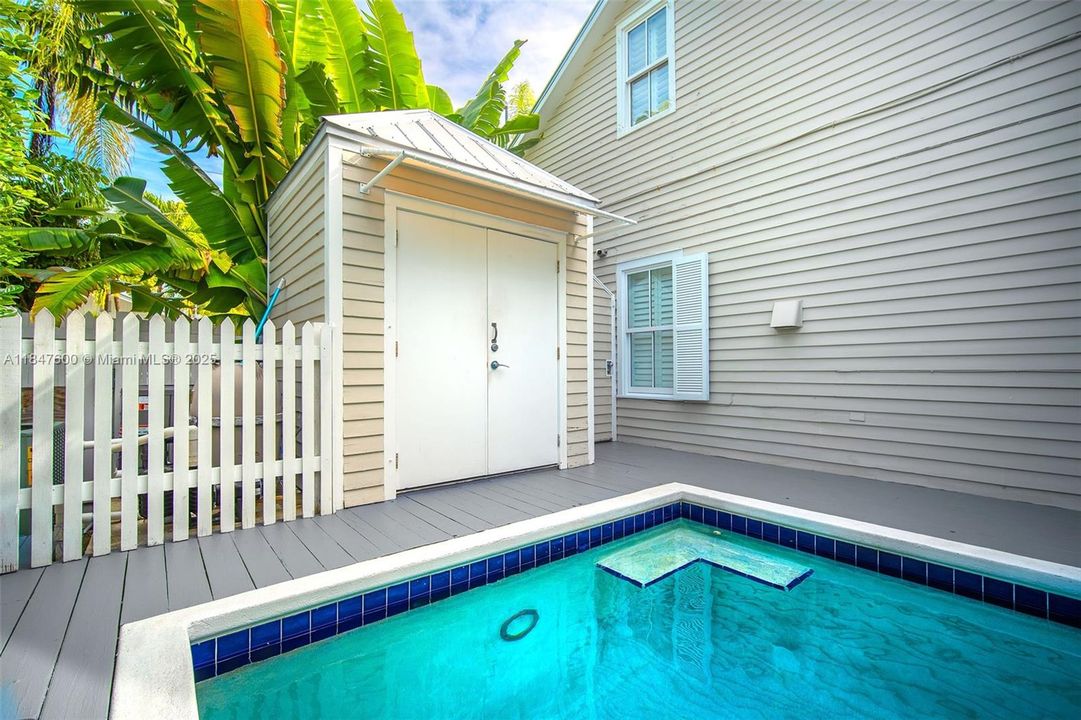 For Sale: $3,595,000 (5 beds, 4 baths, 2721 Square Feet)