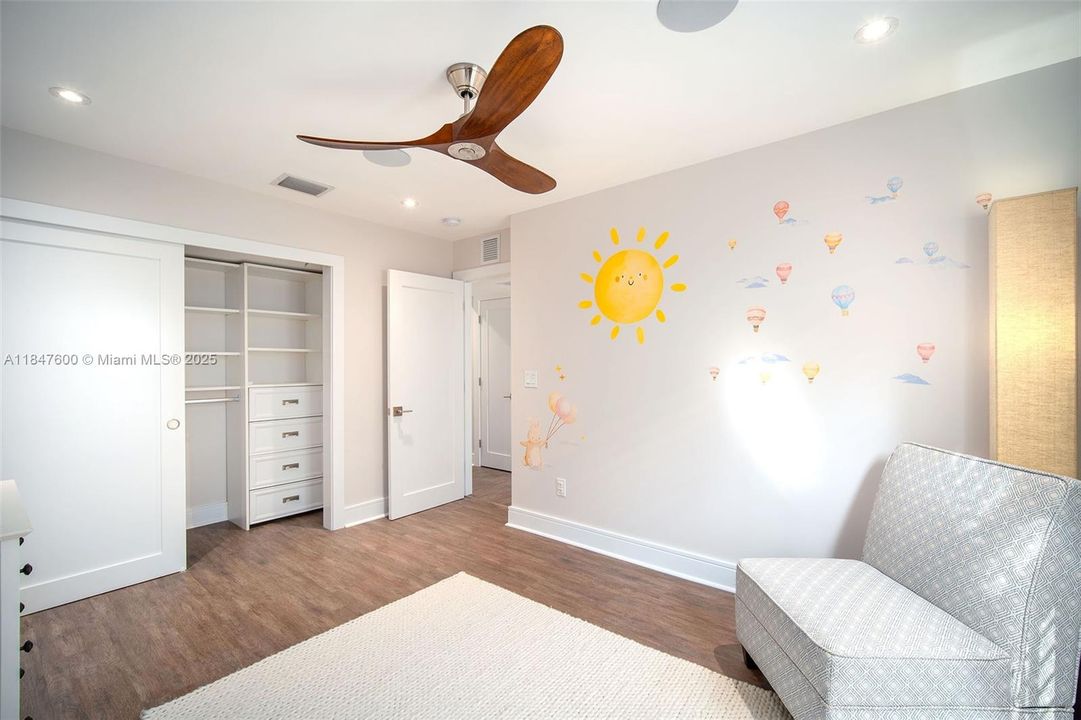 For Sale: $3,595,000 (5 beds, 4 baths, 2721 Square Feet)