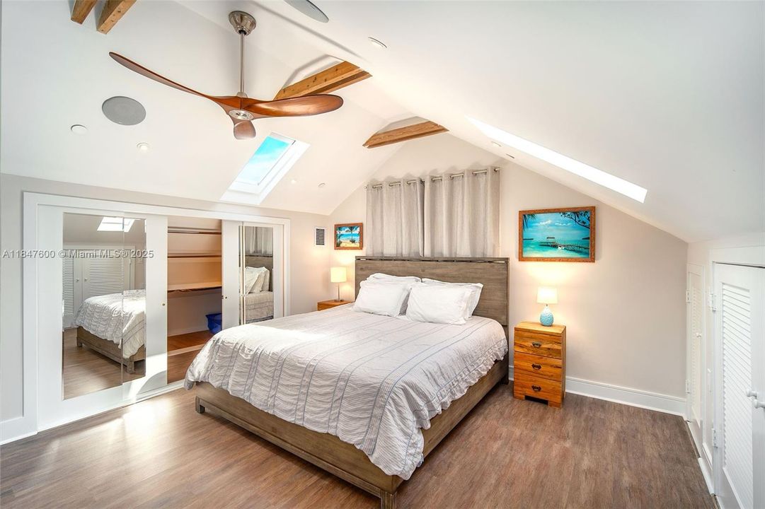 For Sale: $3,595,000 (5 beds, 4 baths, 2721 Square Feet)