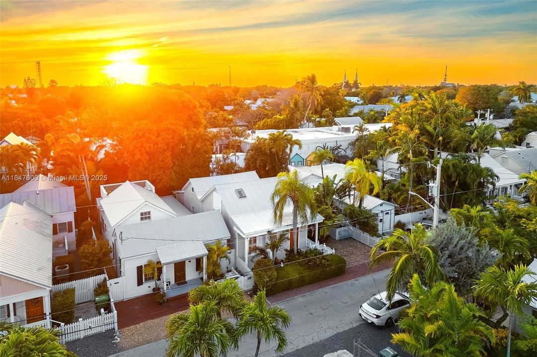 For Sale: $3,595,000 (5 beds, 4 baths, 2721 Square Feet)