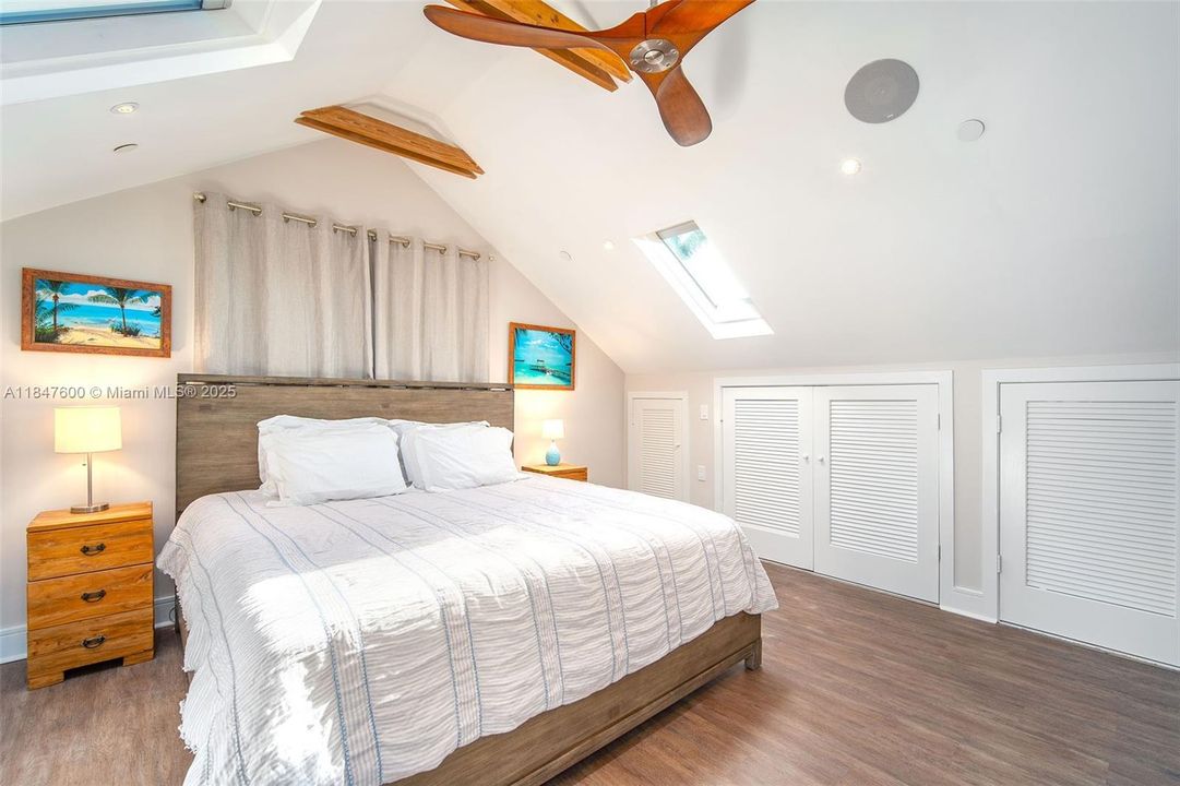 For Sale: $3,595,000 (5 beds, 4 baths, 2721 Square Feet)