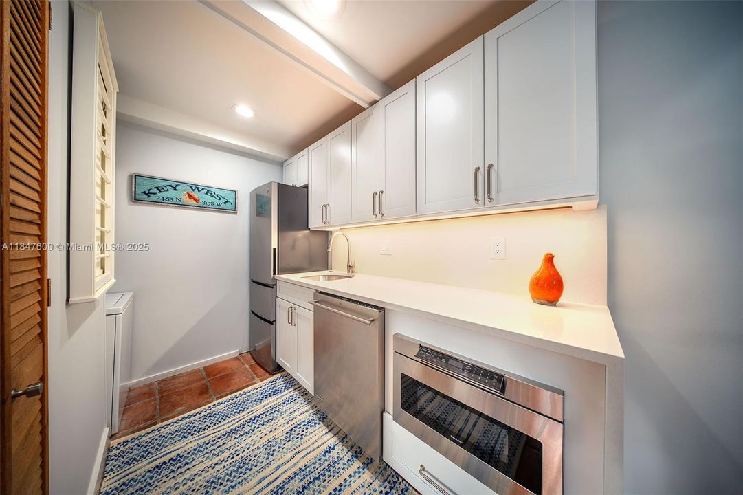 For Sale: $3,595,000 (5 beds, 4 baths, 2721 Square Feet)