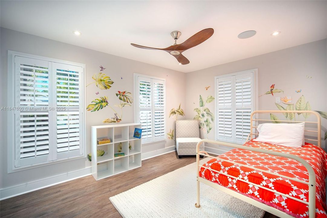 For Sale: $3,595,000 (5 beds, 4 baths, 2721 Square Feet)