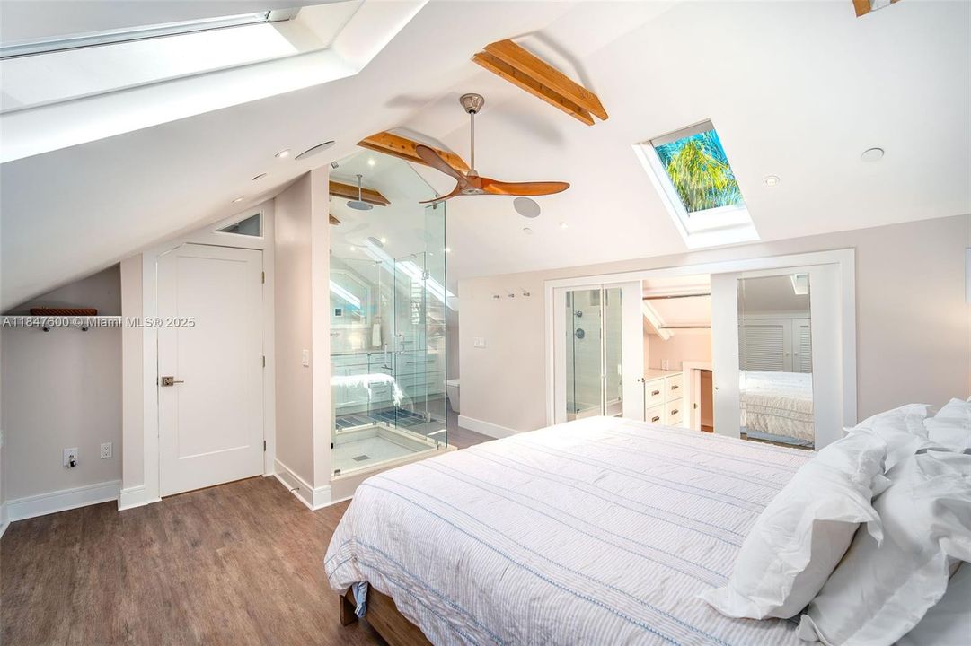 For Sale: $3,595,000 (5 beds, 4 baths, 2721 Square Feet)